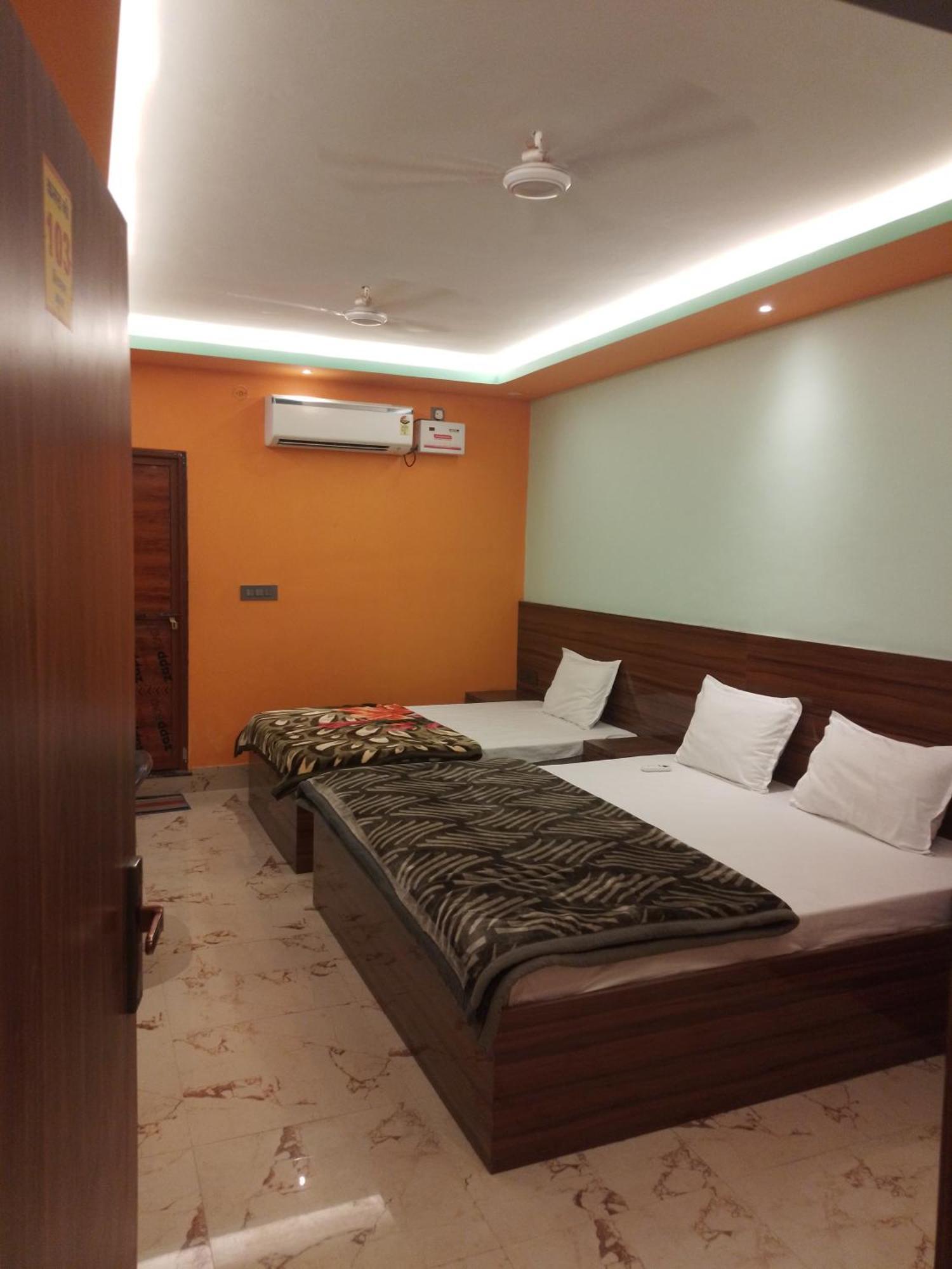 Siyaram Kunj Hotel Ayodhya Eksteriør bilde