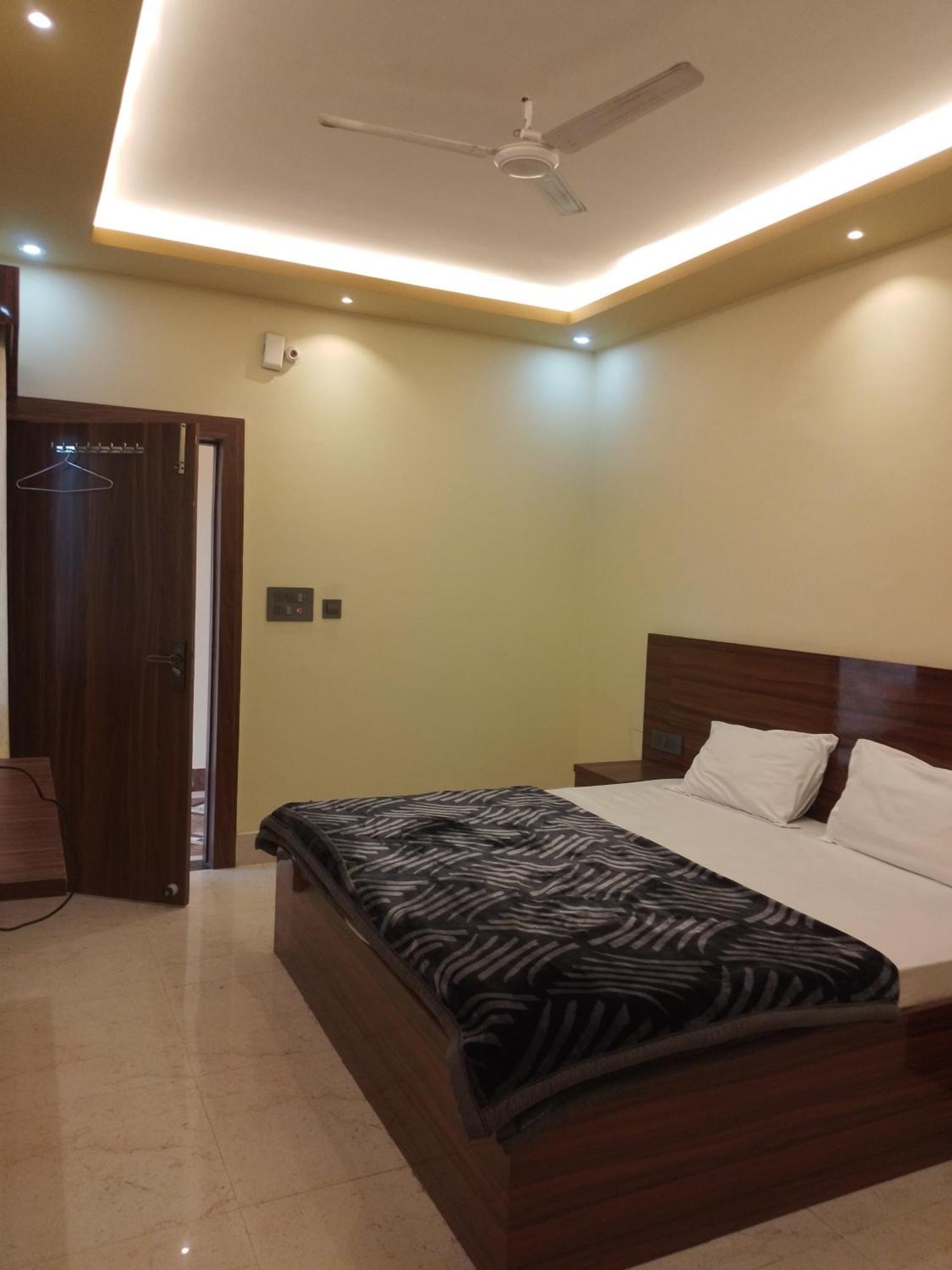 Siyaram Kunj Hotel Ayodhya Eksteriør bilde